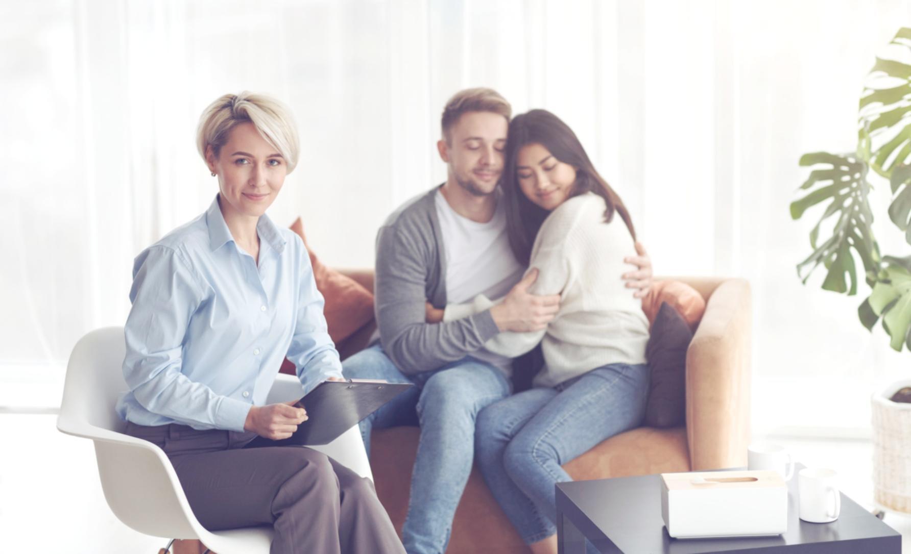 Análisis detallado de datos financieros en pantalla con gráficos y tendencias