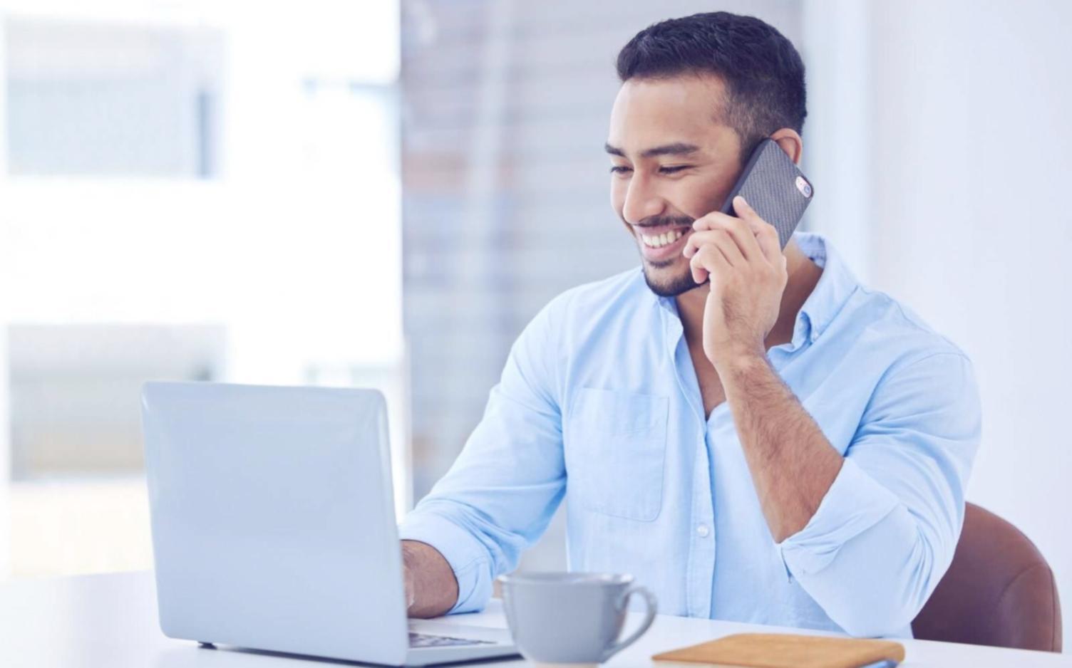 Sesión de asesoramiento financiero personalizado en oficina derivalostiq Barcelona