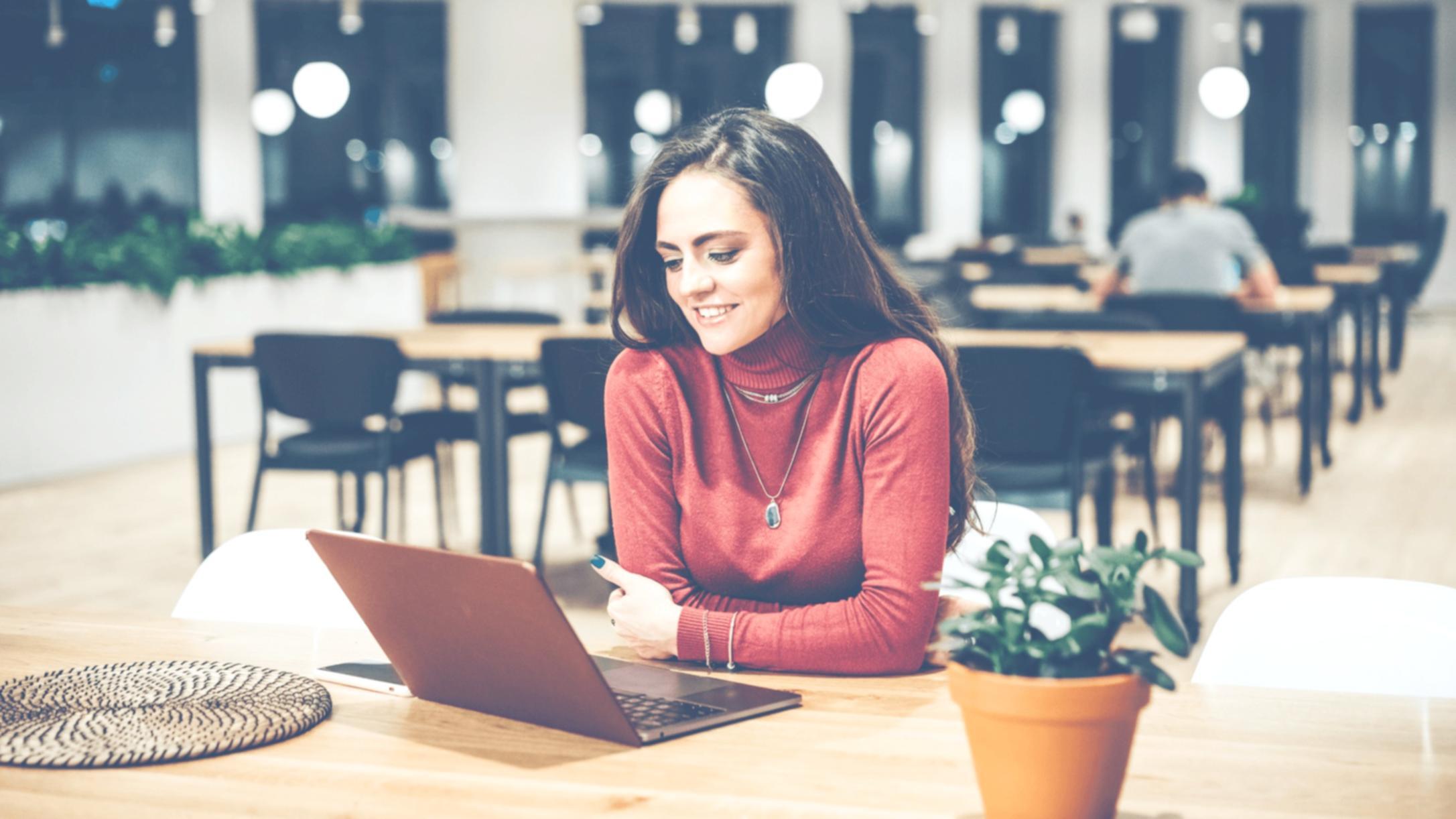 Espacio de trabajo preparado para sesiones de planificación financiera y consultas personalizadas